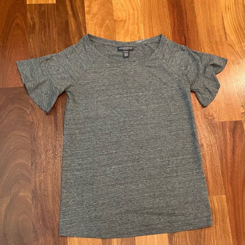A Pea in the Pod Gray Short Sleeve Maternity Top Size S